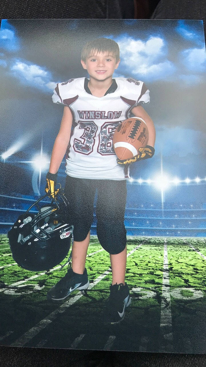 Aundray is registered to the contest to win money with this photo: car, competition, competition_event, cool, fun, girl, joy, male, muscle, person, photography, product, recreation, standing, t_shirt, vehicle, water, world