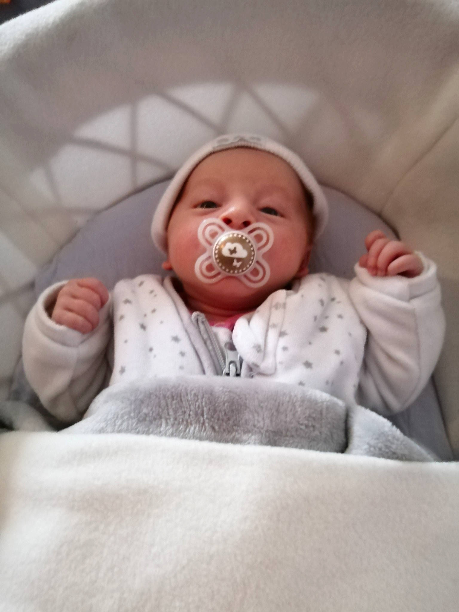 Lénaëlle a rejoint le concours — aidez-le/la à gagner de superbes lots ! baby, baby_sleeping, bedtime, birth, child, childbirth, comfort, facial_expression, infant_bed, mouth, person, sleep, smile, toddler