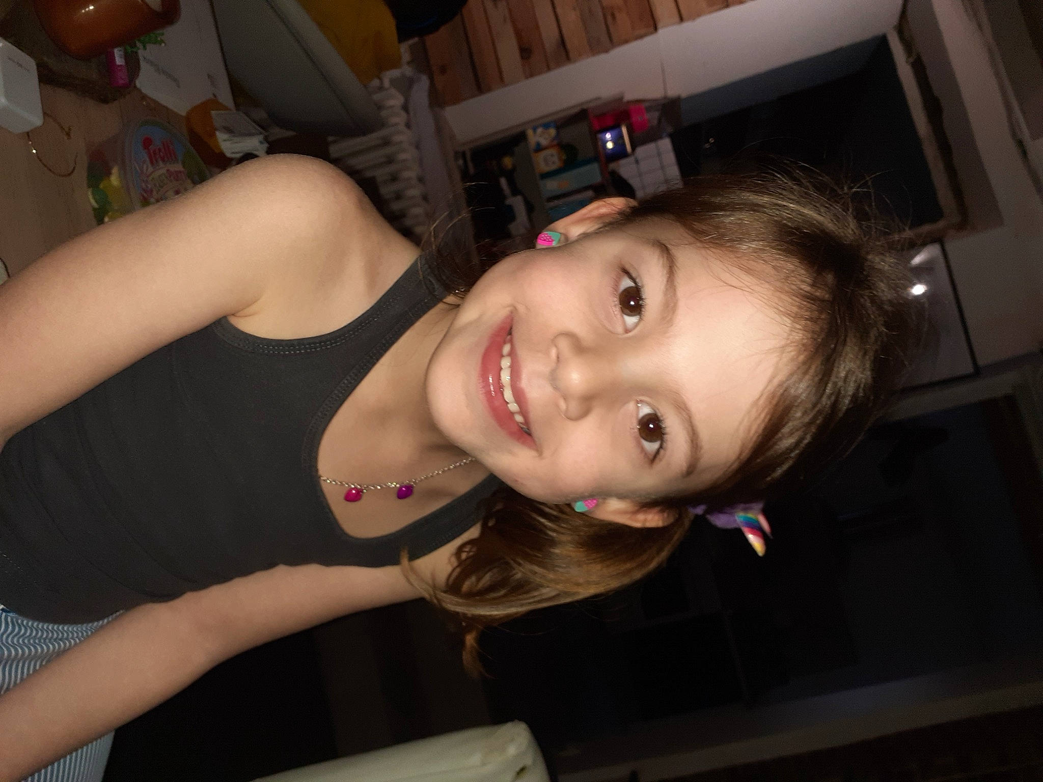 Charlie a rejoint le concours — aidez-le/la à gagner de superbes lots ! balloon, beauty, black_hair, body_jewelry, chest, cosmetics, eyebrow, eyelash, jewellery, joy, laugh, lip_gloss, makeover, mouth, person, smile, throat, tooth