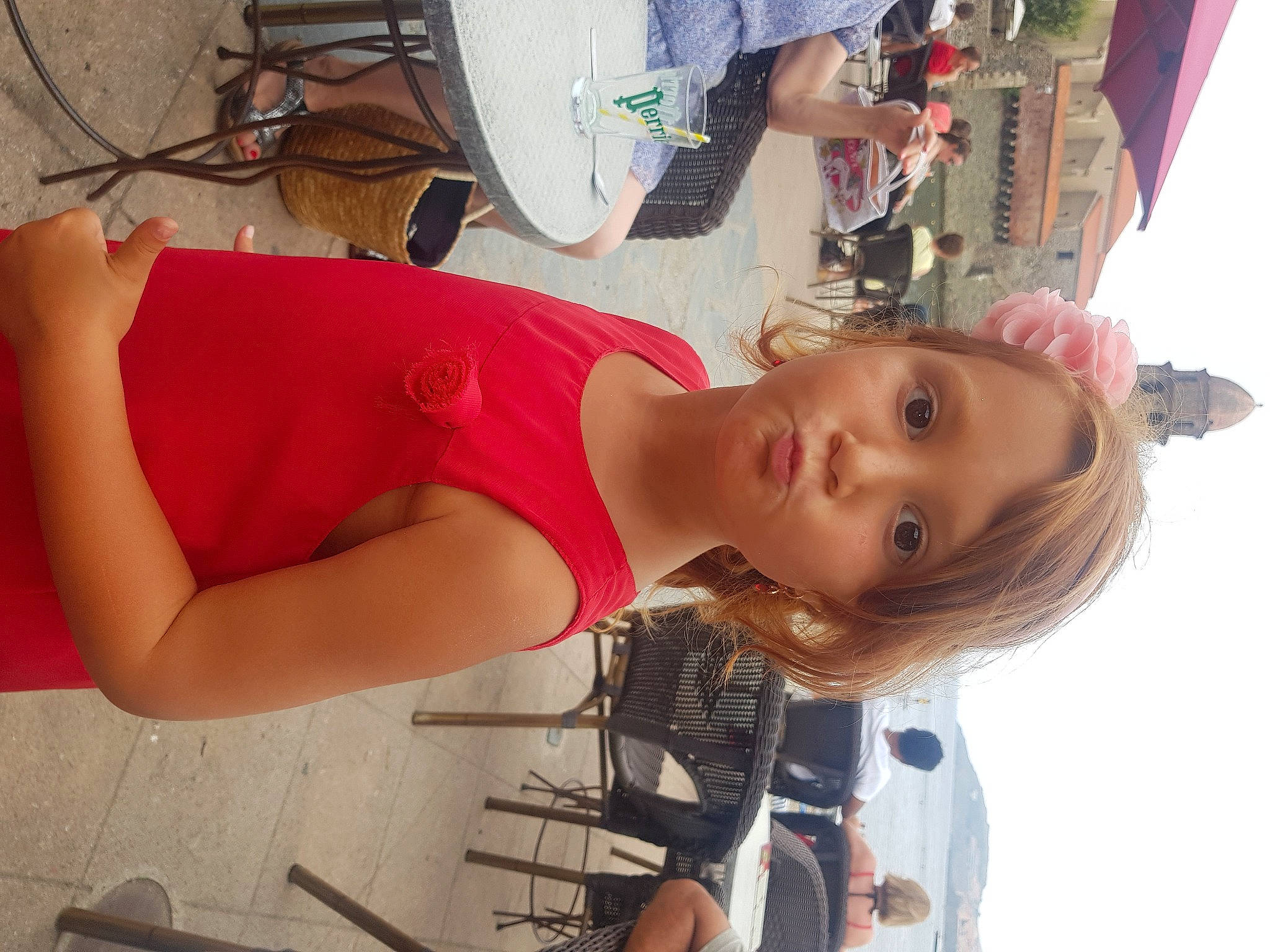 Lyloo a rejoint le concours — aidez-le/la à gagner de superbes lots ! abdomen, chest, elbow, eyelash, eyewear, fun, hat, human_leg, joint, knee, neck, person, shorts, sky, street_fashion, sunglasses, t_shirt, thigh, trunk, waist