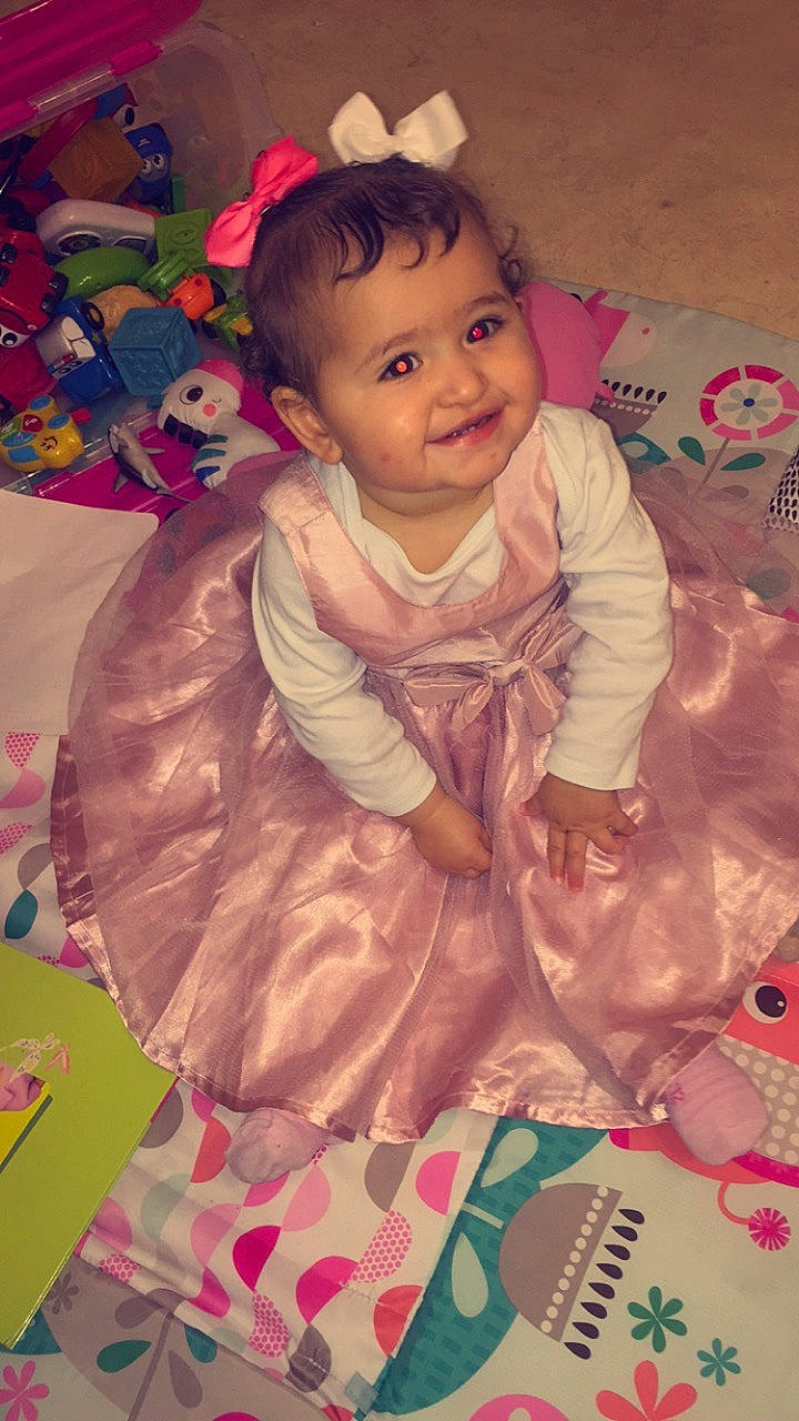 Nellia a rejoint le concours — aidez-le/la à gagner de superbes lots ! baby, baby_toddler_clothing, cheek, child, chin, dress, face, hand, happy, head, iris, joy, magenta, organ, person, pink, purple, skin, sleeve, smile