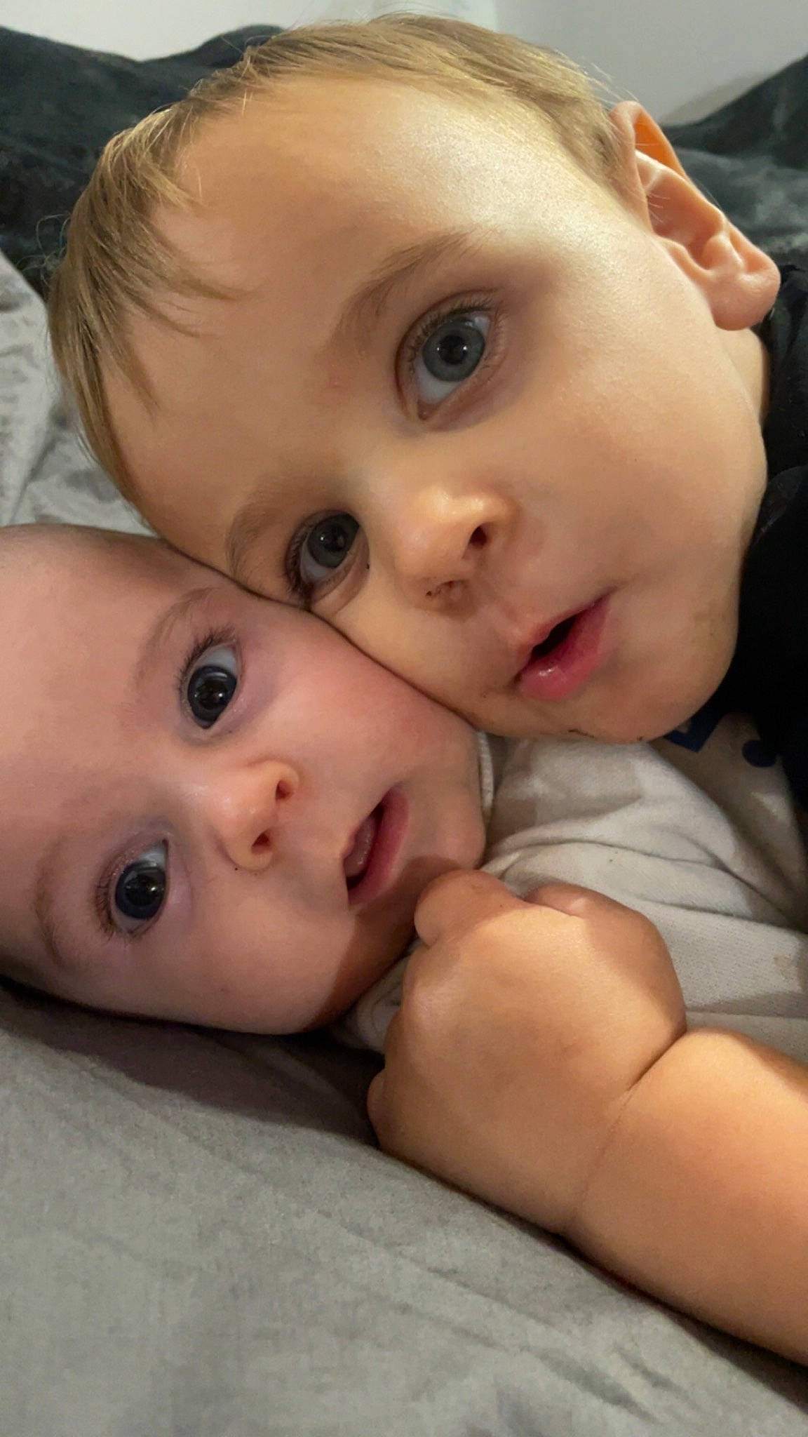 Lyam participe au concours pour gagner de l'argent avec cette photo : baby, cheek, chin, comfort, eyebrow, eyelash, facial_expression, fun, gesture, grass, hairstyle, happy, iris, lip, mouth, nose, person, skin, smile, toddler