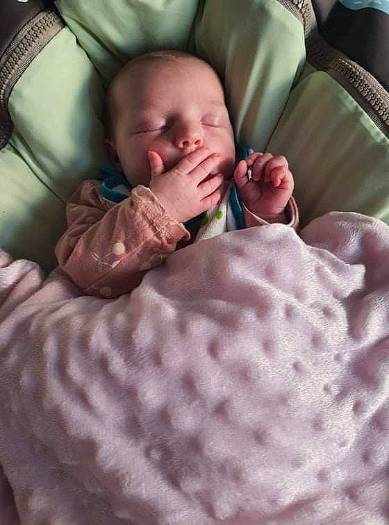 Louna a rejoint le concours — aidez-le/la à gagner de superbes lots ! baby, baby_products, baby_sleeping, baby_toddler_clothing, beauty, bedding, bedtime, cheek, child, comfort, face, head, linens, mouth, nap, nose, person, pink, room, skin