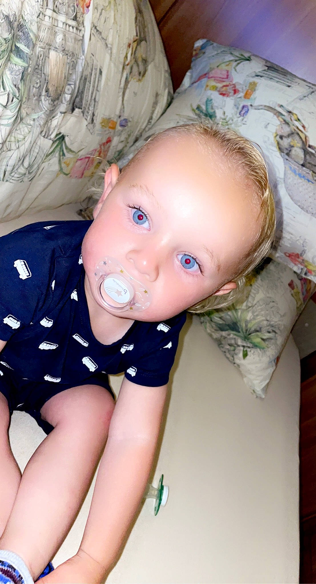 Michel a rejoint le concours — aidez-le/la à gagner de superbes lots ! baby, baby_products, baby_toddler_clothing, cheek, child, doll, electric_blue, eyelash, human_leg, iris, lip, mouth, nose, pattern, person, portrait_photography, sitting, skin, thigh, toddler