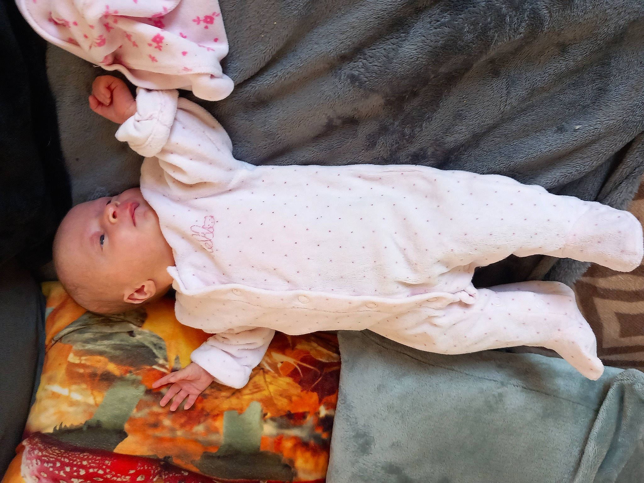 Anaïs participe au concours pour gagner de l'argent avec cette photo : baby, baby_products, baby_sleeping, baby_toddler_clothing, bedding, cheek, child, comfort, human_body, linens, nap, pattern, person, room, sitting, skin, sleep, sleeve, toddler, wood