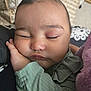 Lea a rejoint le concours — aidez-le/la à gagner de superbes lots ! baby, sleeping, face, hand, green_clothing, blanket, cushion, closeup, resting, child, infant, peaceful, indoors, soft_texture, portrait, cute, young, eyelashes, skin, cozy