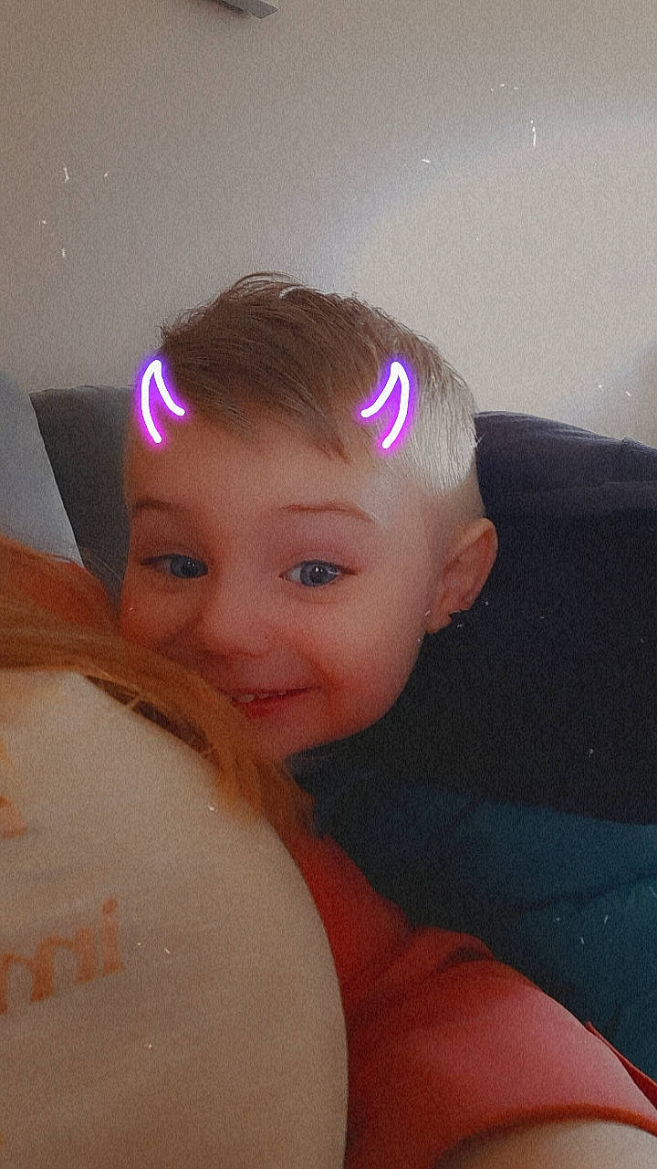 Manoé a rejoint le concours — aidez-le/la à gagner de superbes lots ! bathing, black_hair, cheek, chest, ear, eye, eyebrow, eyelash, flash_photography, forehead, happy, human_body, iris, jaw, joy, lip, neck, nose, person, smile