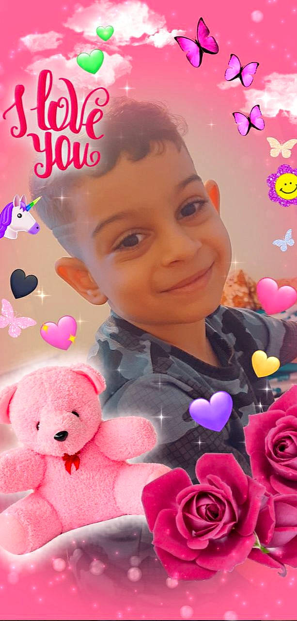 Yannis is registered to the contest to win money with this photo: beauty, cheek, child, facial_expression, flower, font, fun, happy, head, hybrid_tea_rose, joy, magenta, person, petal, pink, plant, product, rose, rose_family, skin