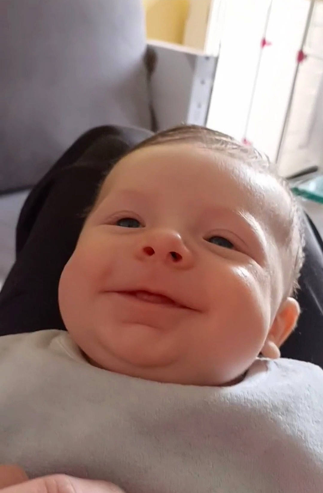 Logan participe au concours pour gagner de l'argent avec cette photo : baby, baby_laughing, cheek, chin, comfort, eyebrow, eyelash, facial_expression, forehead, gesture, happy, human_body, iris, lip, mouth, nose, person, skin, smile, thumb