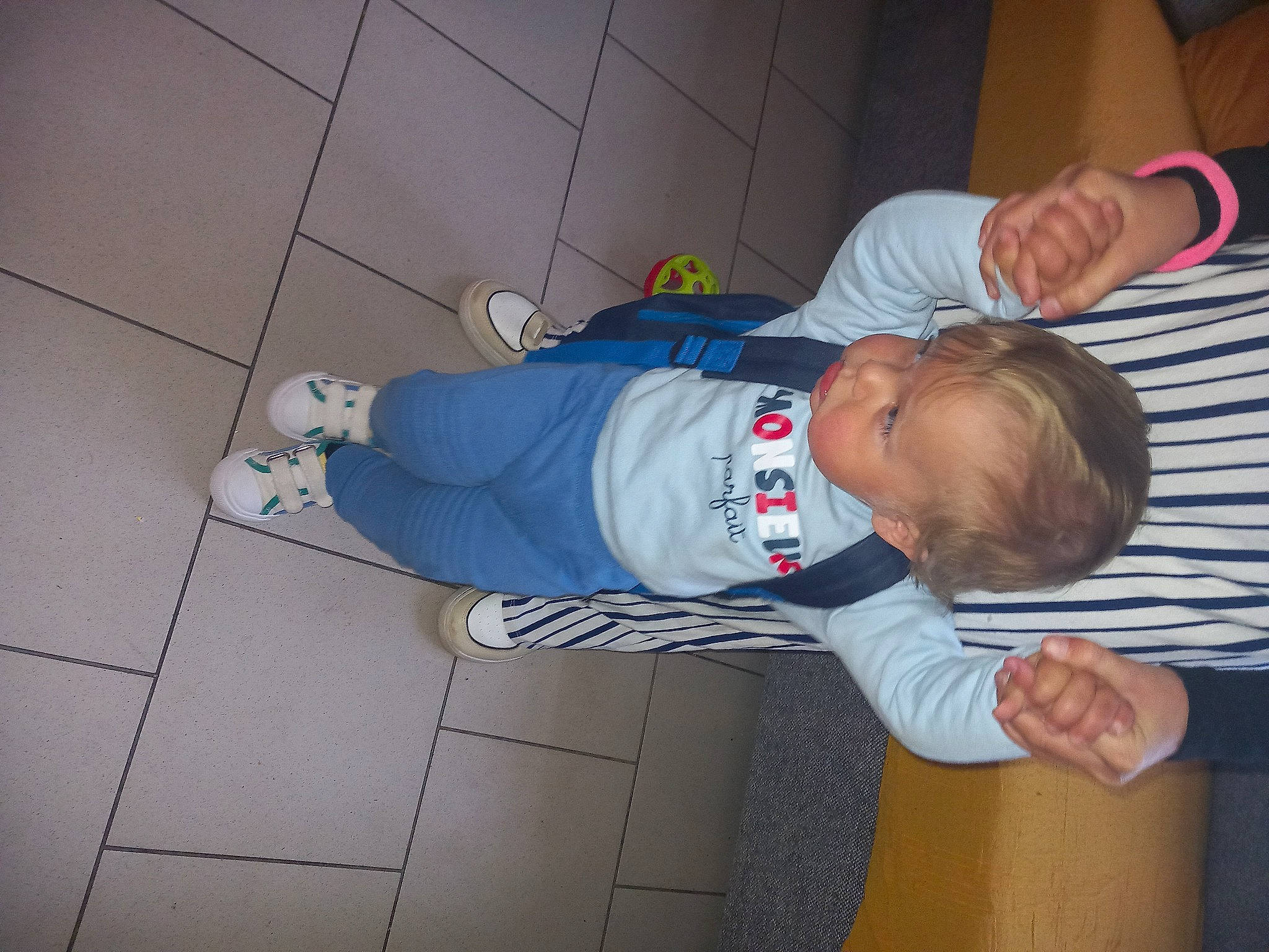 Julian participe au concours pour gagner de l'argent avec cette photo : active_pants, baby_toddler_clothing, child, cleanliness, comfort, composite_material, elbow, electric_blue, flooring, human_leg, joint, knee, kneeling, person, sitting, sleeve, sweatpant, thumb, toddler, walking_shoe