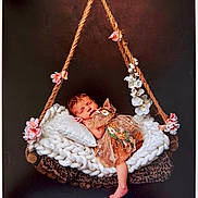 Louise a rejoint le concours — aidez-le/la à gagner de superbes lots ! baby, sleeping, dress, knitted, cushion, swing, rope, flowers, pillow, cozy, child, cute, soft, resting, infant, portrait, decor, floral, peaceful, toddler