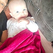 Lynah participe au concours pour gagner de l'argent avec cette photo : adult, baby, blanket, casual, child, closeup, comfort, couch, cozy, face, home, indoor, infant, person, portrait, relaxing, resting, soft_texture, warmth, young