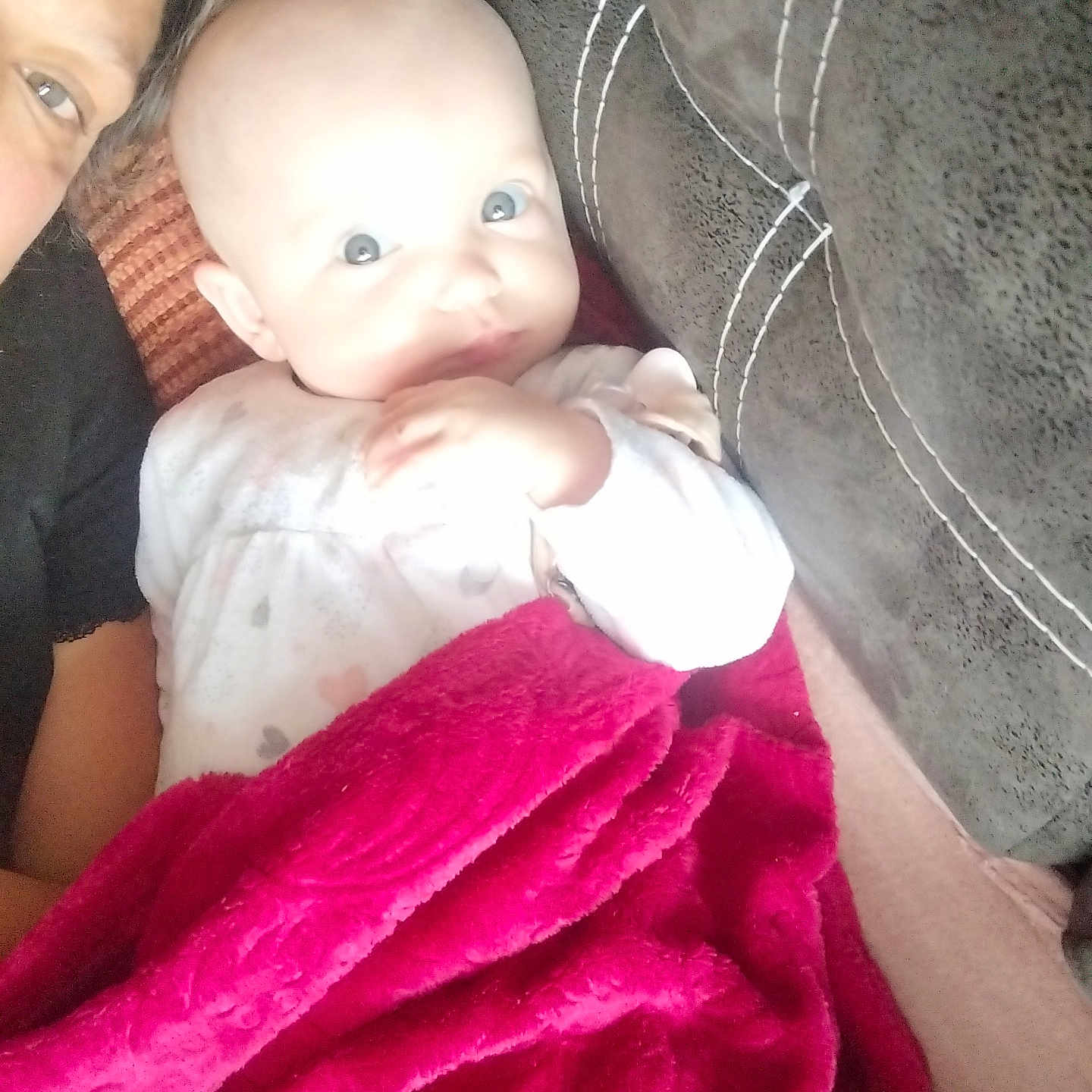 Lynah participe au concours pour gagner de l'argent avec cette photo : adult, baby, blanket, casual, child, closeup, comfort, couch, cozy, face, home, indoor, infant, person, portrait, relaxing, resting, soft_texture, warmth, young