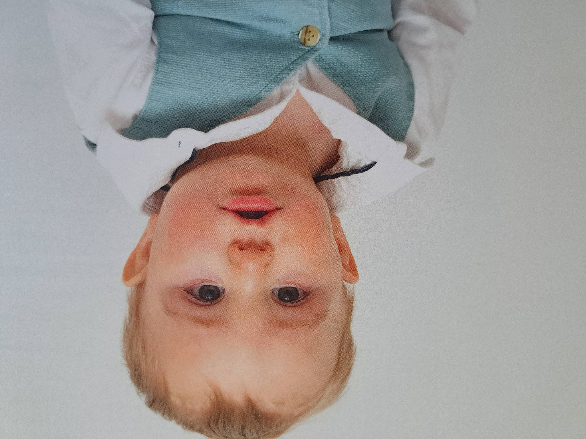 Ilario a rejoint le concours — aidez-le/la à gagner de superbes lots ! baby, baby_toddler_clothing, cheek, child, collar, comfort, dress_shirt, eye, eyelash, face, fashion_accessory, gesture, happy, headgear, jaw, lip, neck, nose, person, sleeve