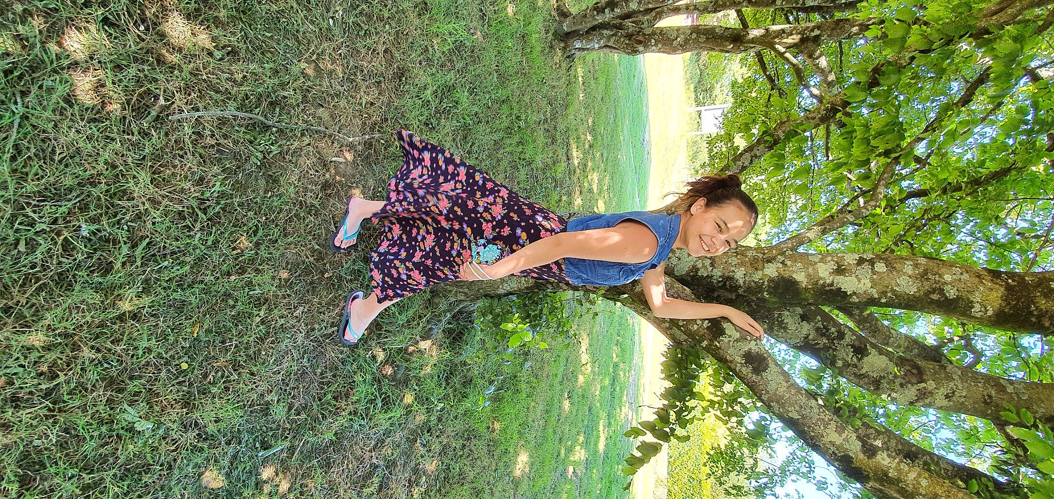 Moerani participe au concours pour gagner de l'argent avec cette photo : beauty, day_dress, joy, people_in_nature, person, spring, summer, sunlight