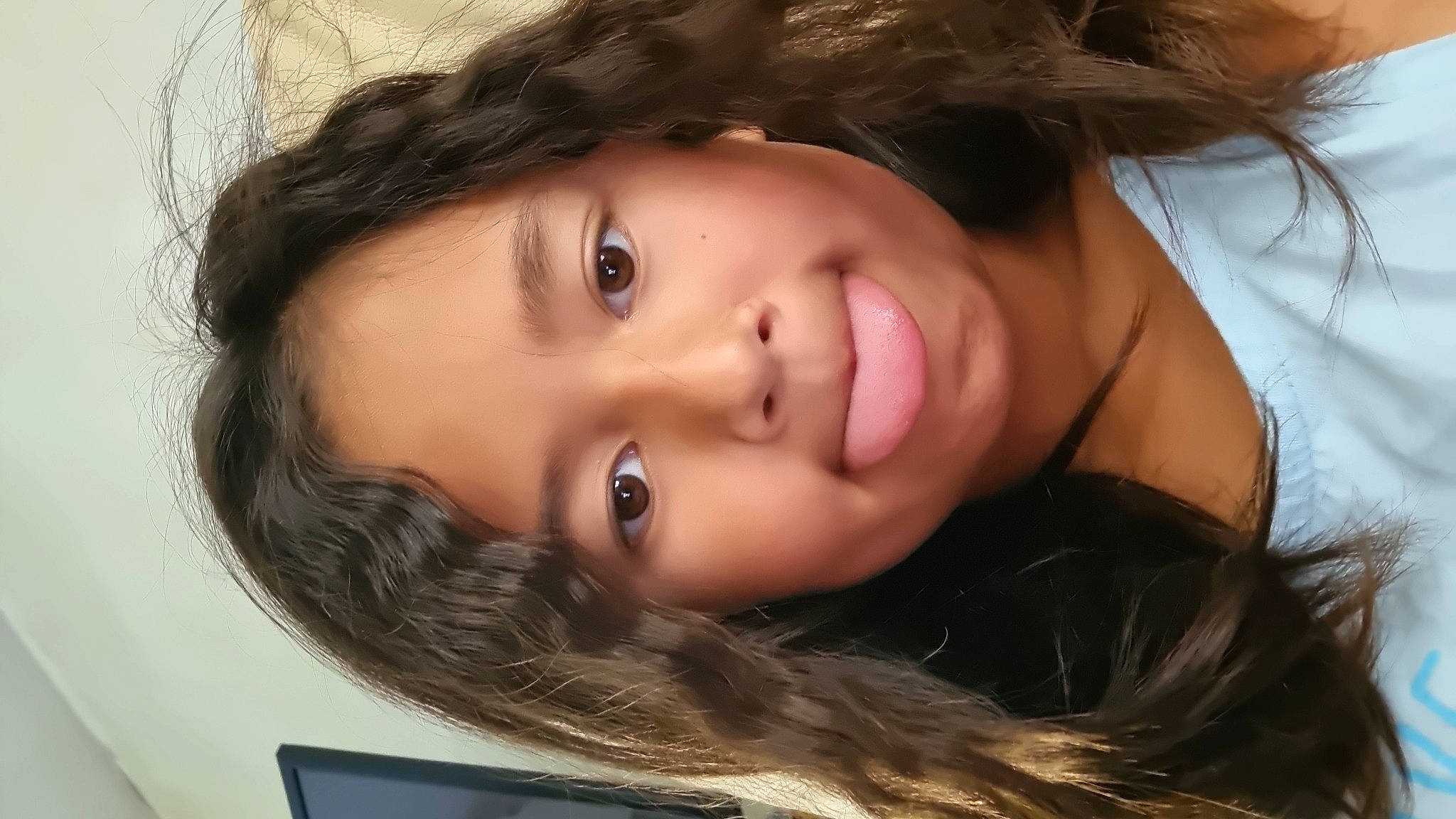 Elisa participe au concours pour gagner de l'argent avec cette photo : black_hair, cheek, chin, close_up, eyebrow, eyelash, flash_photography, forehead, iris, jaw, layered_hair, lip, lipstick, long_hair, makeover, mouth, neck, nose, person, skin