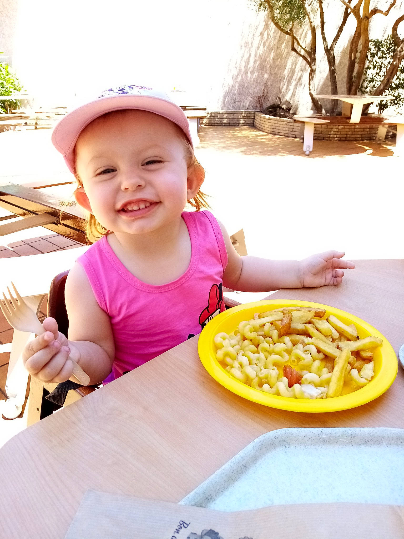 Kameron a rejoint le concours — aidez-le/la à gagner de superbes lots ! american_food, breakfast, child, comfort_food, cuisine, dish, eating, food, headwear, italian_food, joy, junk_food, kids_meal, meal, person, play, side_dish, table, toddler, yellow
