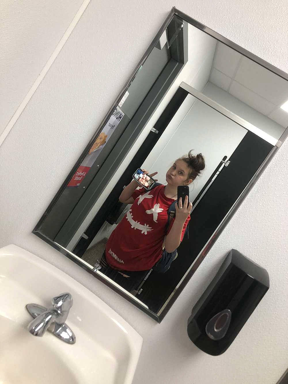 Shyanne is registered to the contest to win money with this photo: audio_equipment, automotive_design, bathroom, bathroom_sink, communication_device, design, display_device, electronic_device, gadget, metal, mirror, multimedia, output_device, person, plumbing, plumbing_fixture, room, selfie, sink, t_shirt