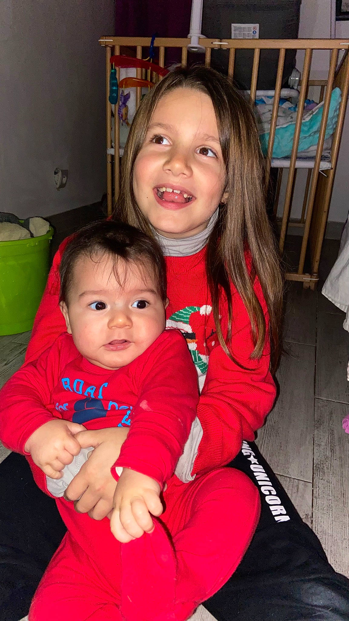 Linsay participe au concours pour gagner de l'argent avec cette photo : baby_toddler_clothing, beauty, cheek, child, chin, eye, face, facial_expression, fun, happy, head, human_body, iris, joy, lap, people, person, skin, sleeve, smile