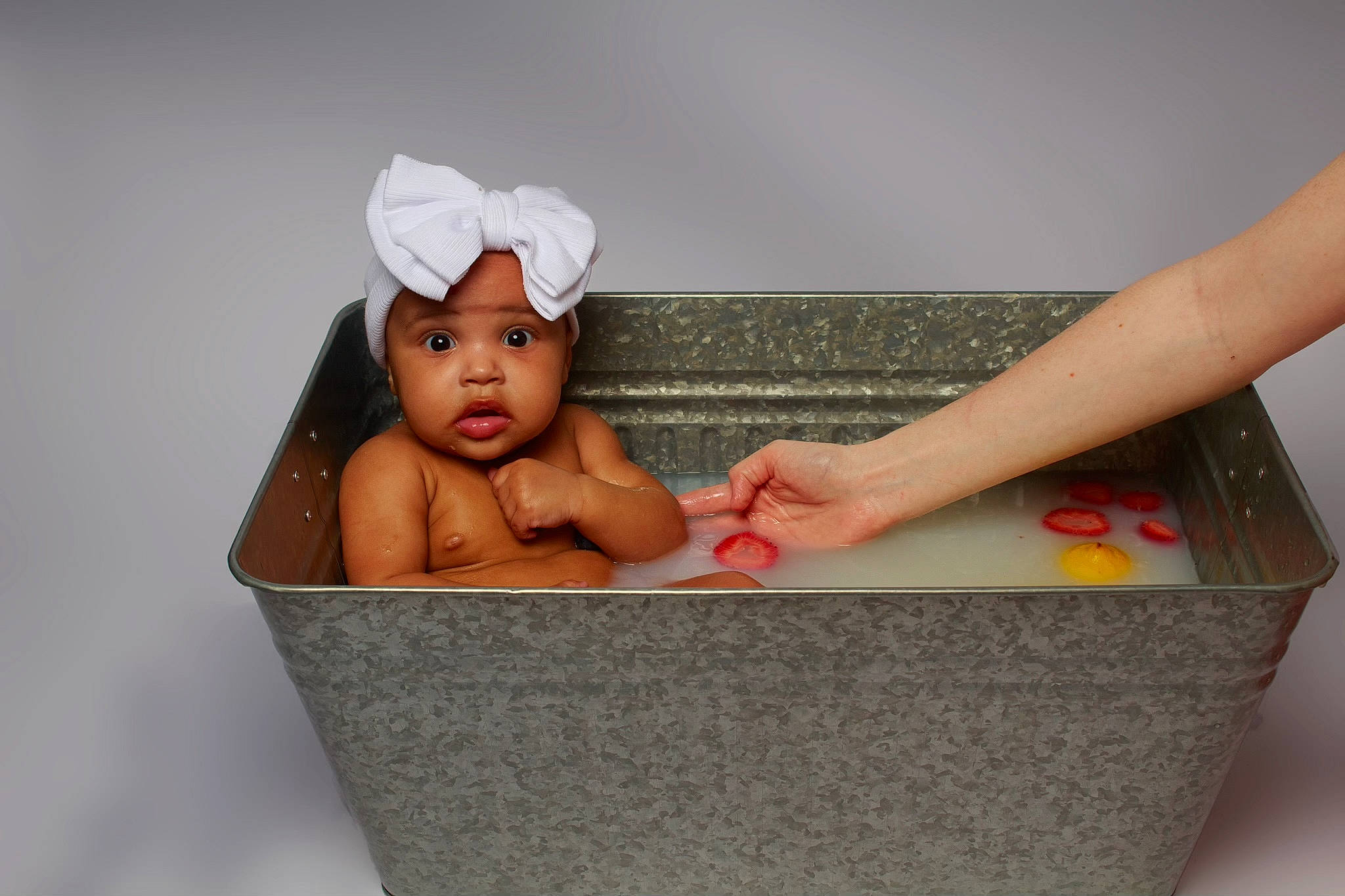 Kailani is registered to the contest to win money with this photo: baby, baby_bathing, baby_products, barefoot, bathing, bathtub, box, cap, child, comfort, fashion_accessory, foot, happy, headgear, headwear, household_supply, leisure, person, rectangle, room