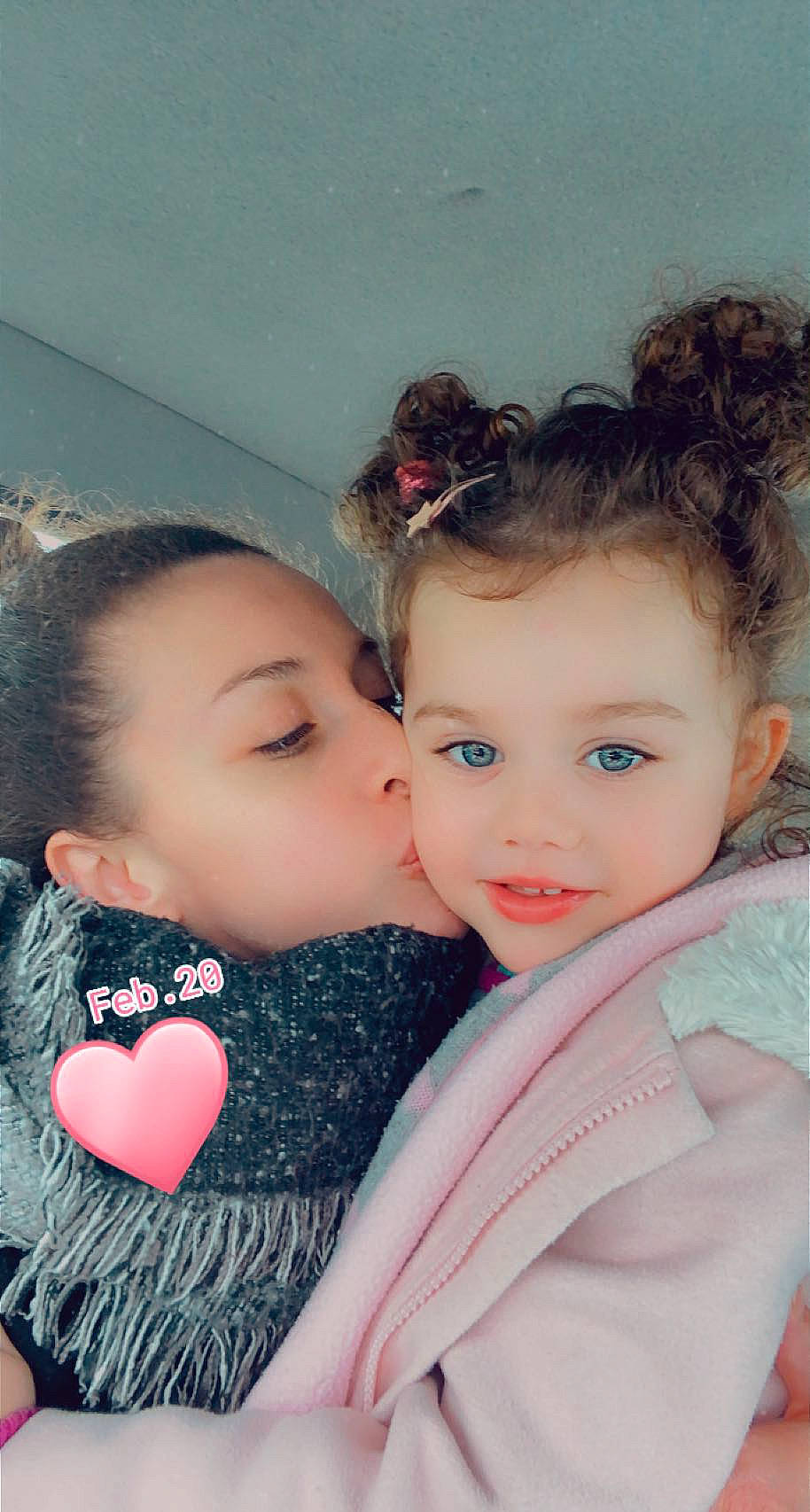 Vaïtiare participe au concours pour gagner de l'argent avec cette photo : black_hair, cheek, child, chin, eyebrow, eyelash, fun, gesture, hair, happy, iris, jewellery, kiss, lip, mouth, neck, nose, person, pink, skin