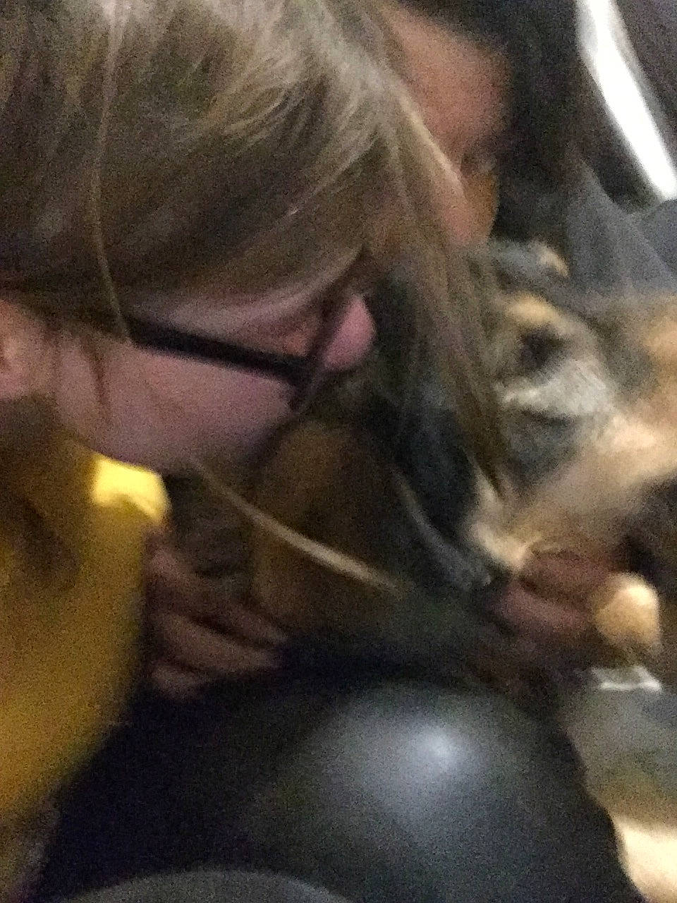 Laika participe au concours pour gagner de l'argent avec cette photo : audio_equipment, beard, brown_hair, chest, comfort, eyewear, facial_hair, flesh, fun, fur, human_leg, metal, selfie, sitting, sunglasses, thigh, vision_care