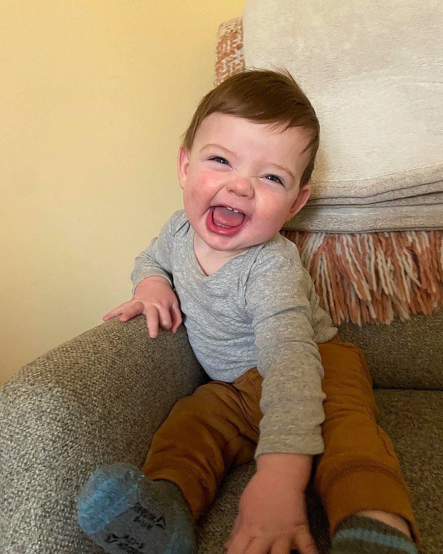 Roland is registered to the contest to win money with this photo: arm, baby_toddler_clothing, cheek, chin, comfort, eye, face, facial_expression, happy, head, human_body, iris, leg, lip, mouth, nose, person, skin, sleeve, smile