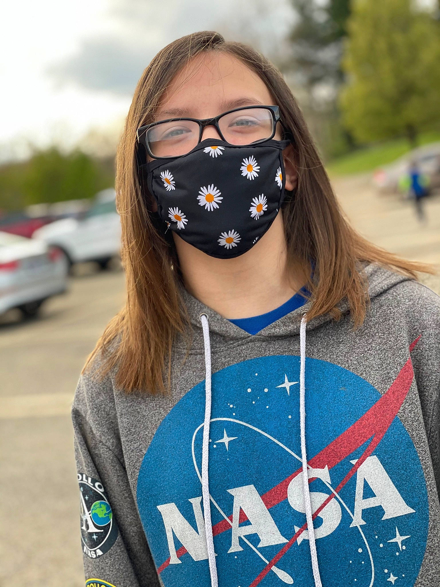 Cerise is registered to the contest to win money with this photo: audio_equipment, beard, cool, electric_blue, eyewear, fashion, fun, glasses, happy, hood, neck, pattern, person, personal_protective_equipment, sleeve, smile, sports_gear, street_fashion, t_shirt, textile