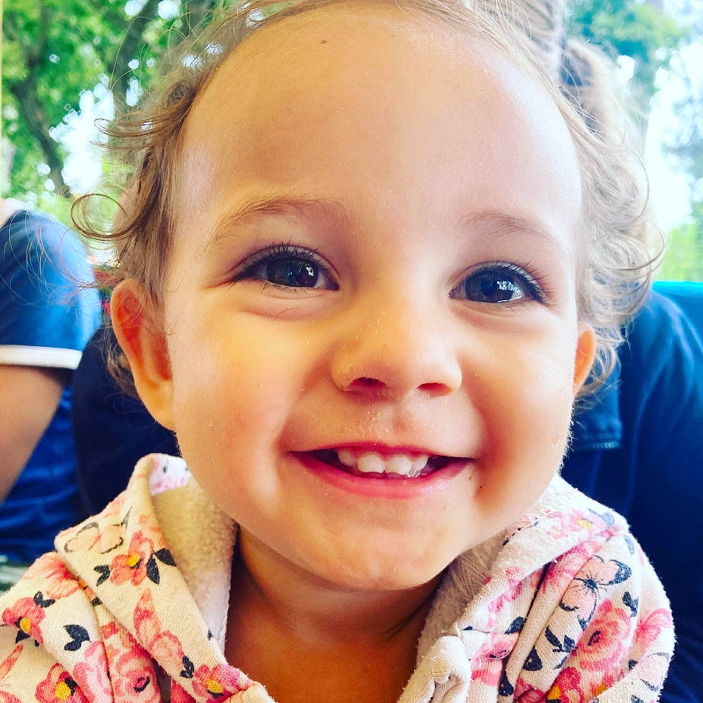 Evy participe au concours pour gagner de l'argent avec cette photo : cheek, chin, ear, eye, eyebrow, eyelash, face, hairstyle, happy, head, iris, joy, lip, mouth, neck, nose, person, plant, skin, smile