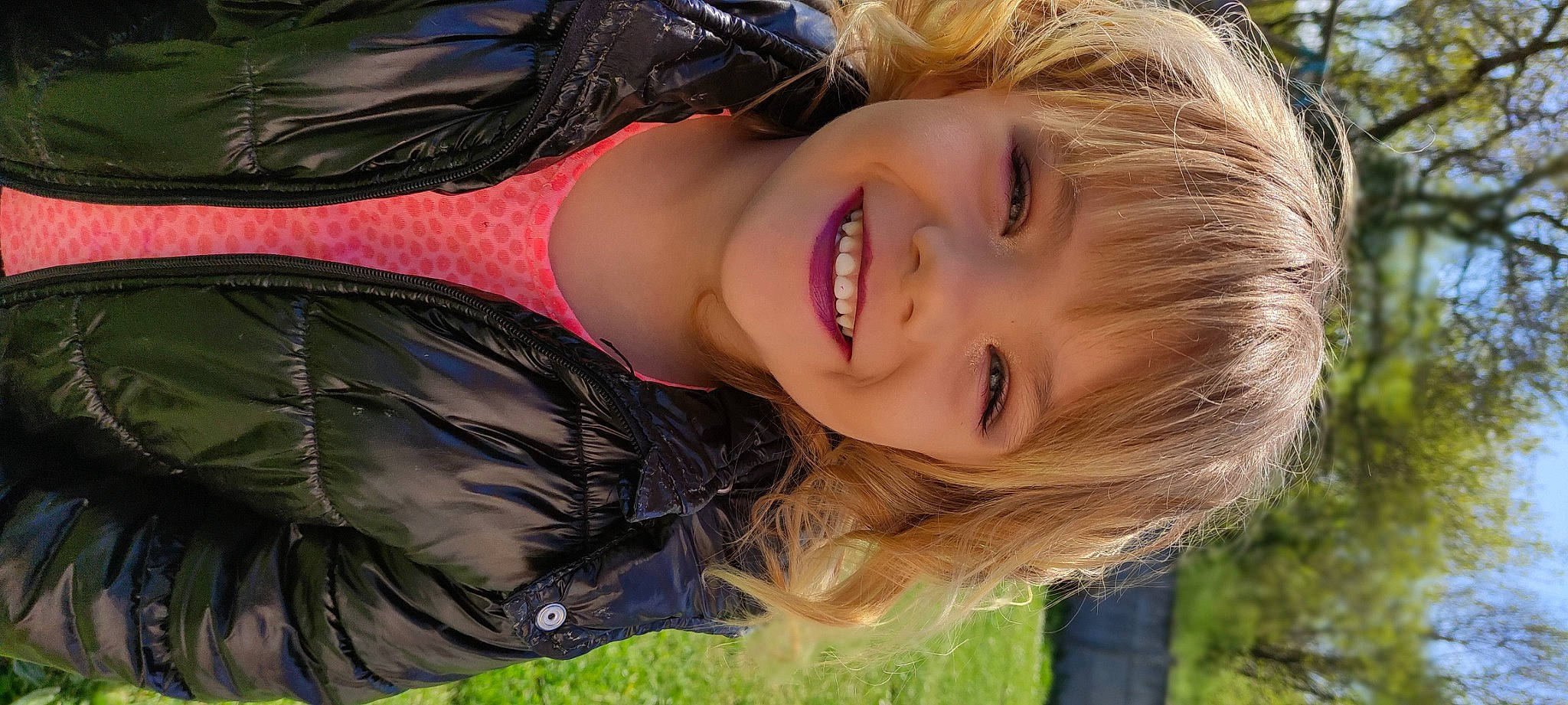 Ënoline a rejoint le concours — aidez-le/la à gagner de superbes lots ! black_hair, cool, eyebrow, eyelash, flash_photography, grass, happy, iris, joy, leisure, lip, mouth, nose, people, people_in_nature, person, plant, skin, smile, summer