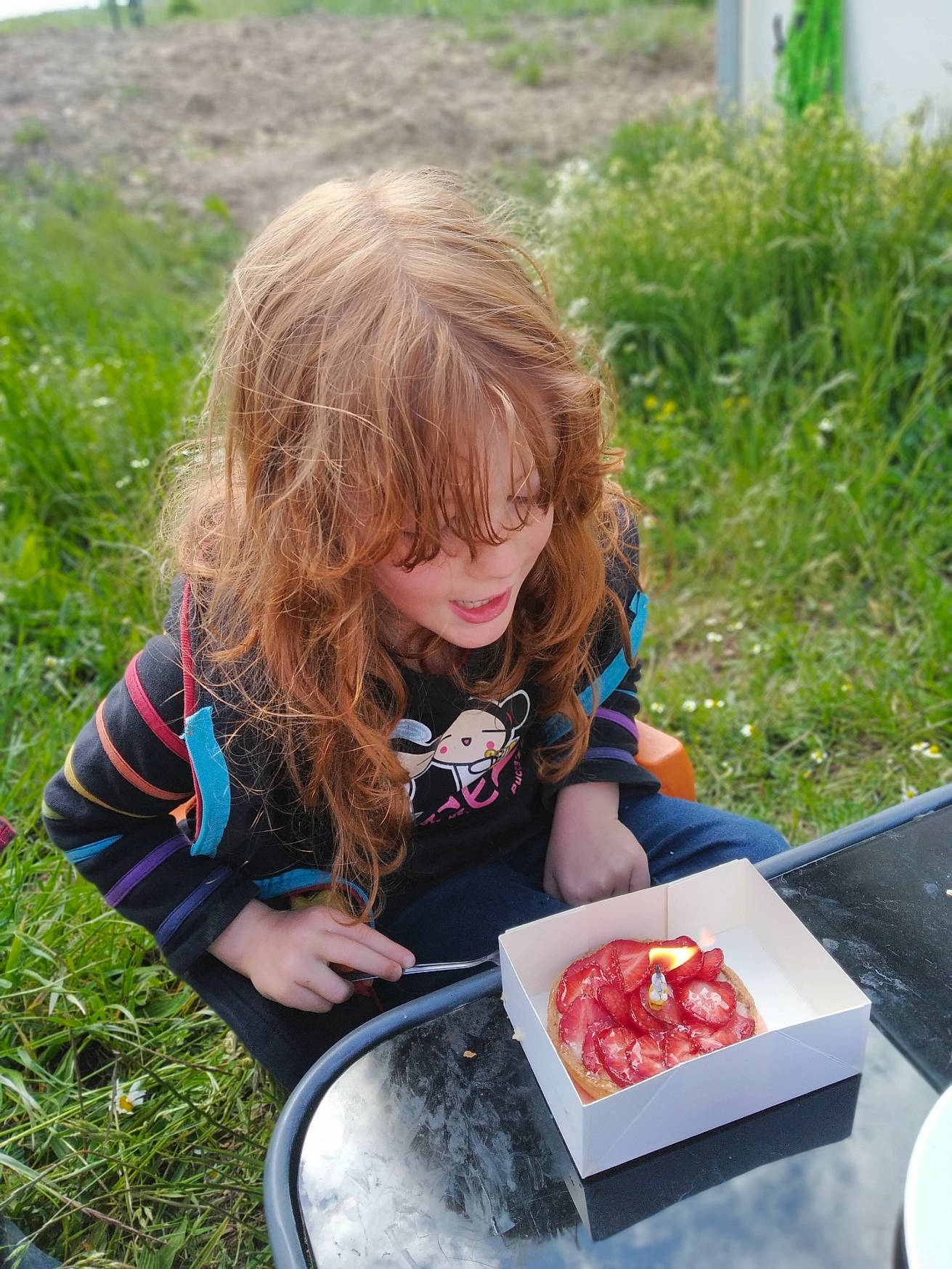 Valentina participe au concours pour gagner de l'argent avec cette photo : botany, carmine, child, comfort_food, cuisine, dish, event, food, fruit, grass, grassland, ingredient, person, plant, recipe, recreation, smile, soil, spring, summer
