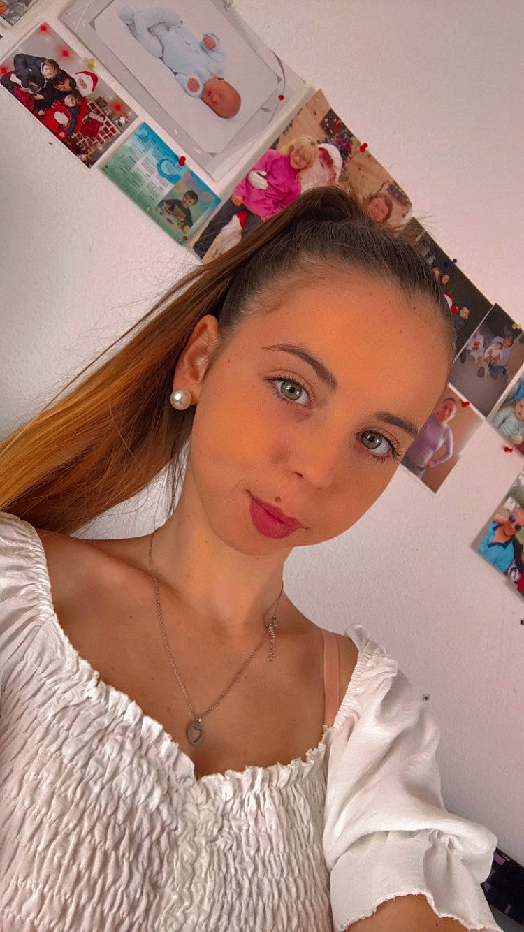 Kimberley participe au concours pour gagner de l'argent avec cette photo : black_hair, chin, ear, eyebrow, eyelash, face, facial_expression, fashion_design, flash_photography, forehead, jaw, lip, lipstick, long_hair, makeover, neck, organ, person, shoulder, skin