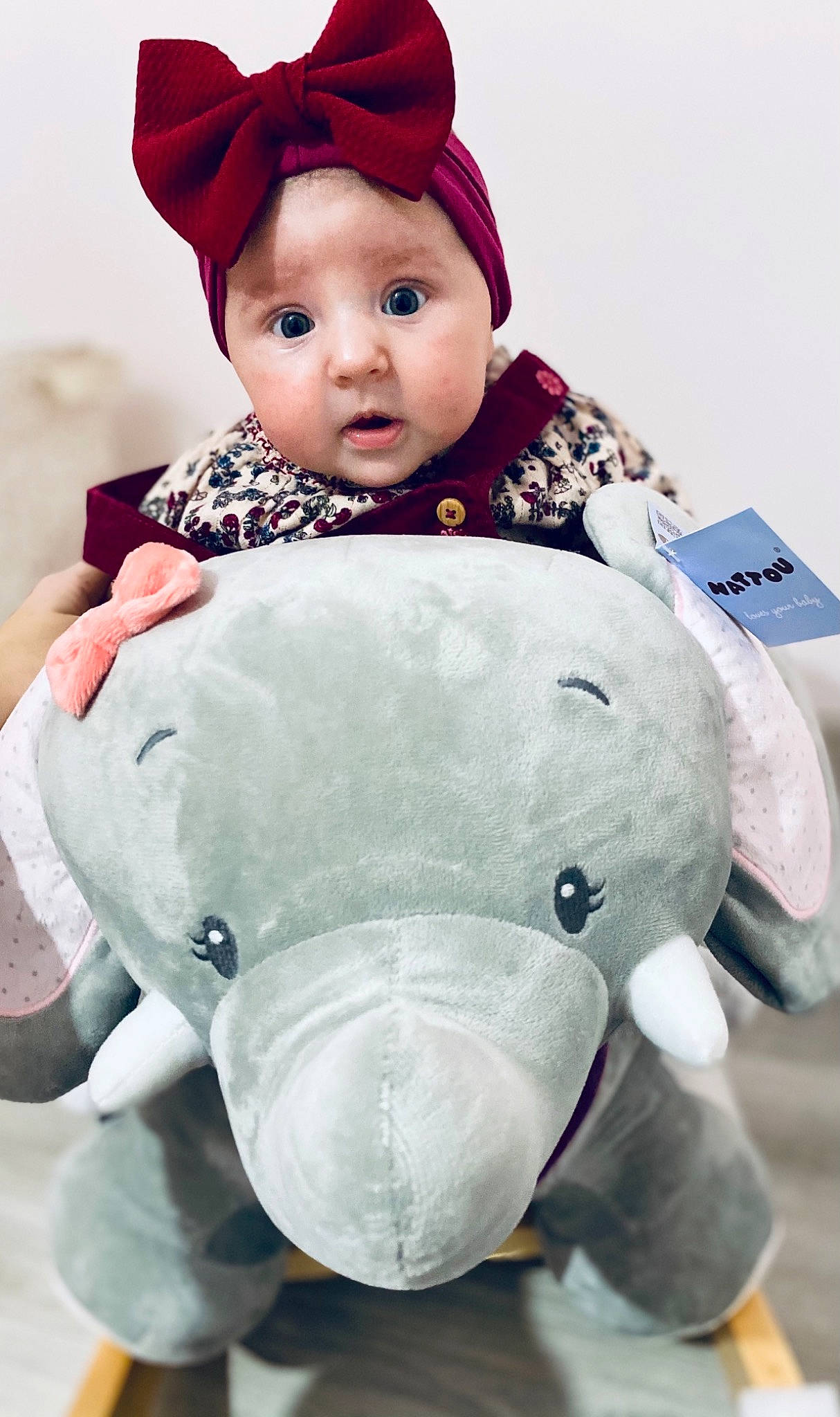 Jade a rejoint le concours — aidez-le/la à gagner de superbes lots ! baby, baby_toddler_clothing, child, costume_hat, doll, dress, happy, head, headgear, headwear, organ, outerwear, person, photograph, pink, product, sleeve, stuffed_toy, surprise, t_shirt