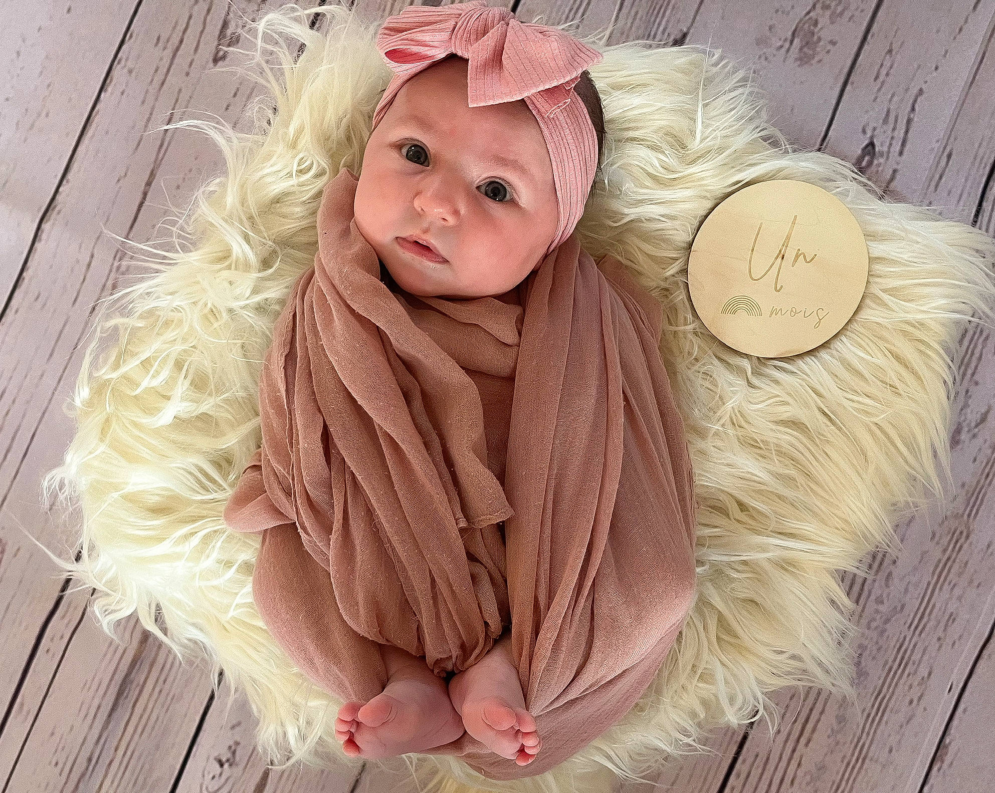 Jade participe au concours pour gagner de l'argent avec cette photo : angel, baby, baby_toddler_clothing, brown_hair, costume_hat, dress, eye, fashion_accessory, fur, hair_accessory, happy, hat, headband, headgear, headpiece, headwear, jewellery, linens, outerwear, peach
