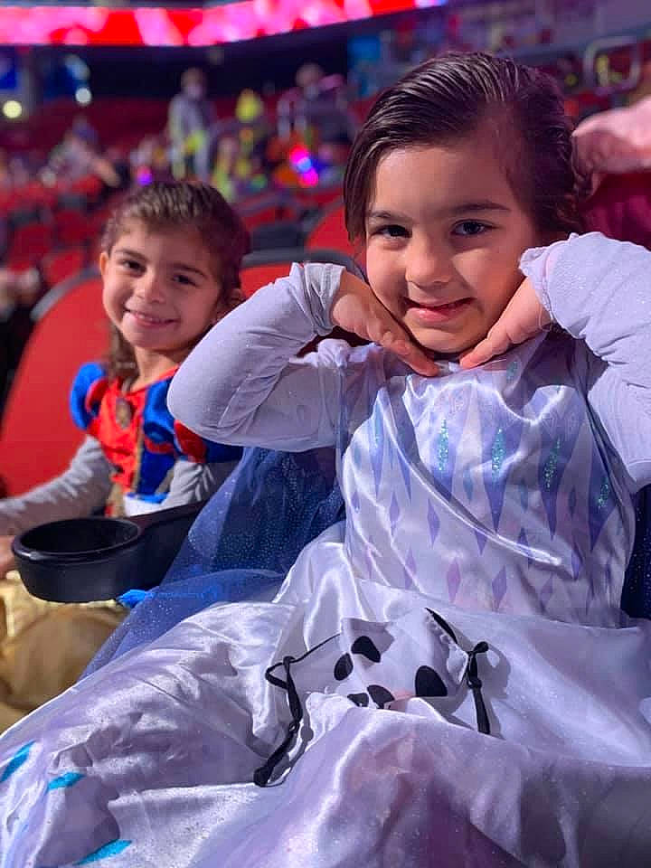 Kairalina is registered to the contest to win money with this photo: beauty, child, entertainment, event, fan, fashion, fun, happy, human, joy, leisure, mammal, person, pink, product, purple, recreation, skin, smile, snapshot