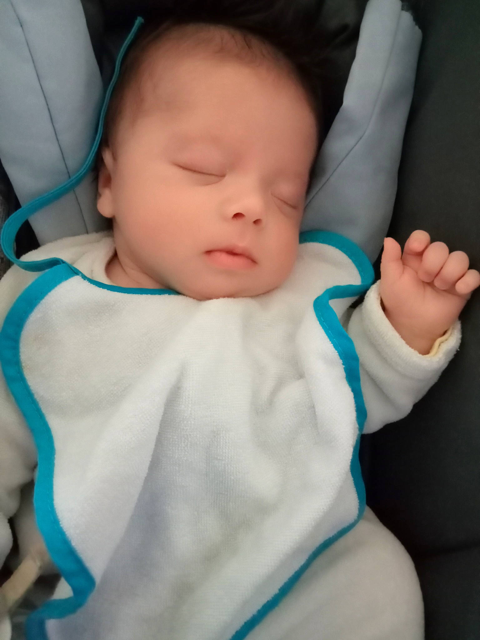 Maxime a rejoint le concours — aidez-le/la à gagner de superbes lots ! arm, azure, baby, baby_toddler_clothing, cheek, chin, comfort, eye, eyebrow, face, gesture, hand, head, human_body, iris, mouth, neck, person, skin, sleeve