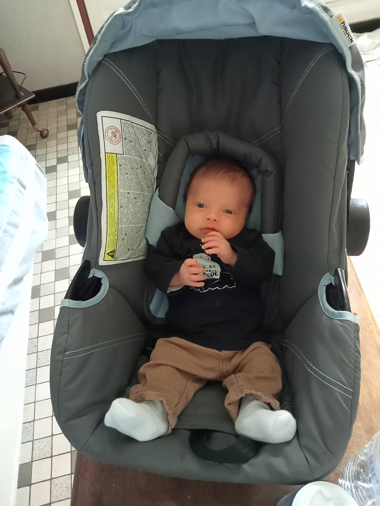 Maxime a rejoint le concours — aidez-le/la à gagner de superbes lots ! auto_part, baby, baby_carriage, baby_products, baby_safety, baby_toddler_clothing, bag, car_seat, chair, child, comfort, fun, head, head_restraint, lap, leisure, person, sitting, toddler, travel