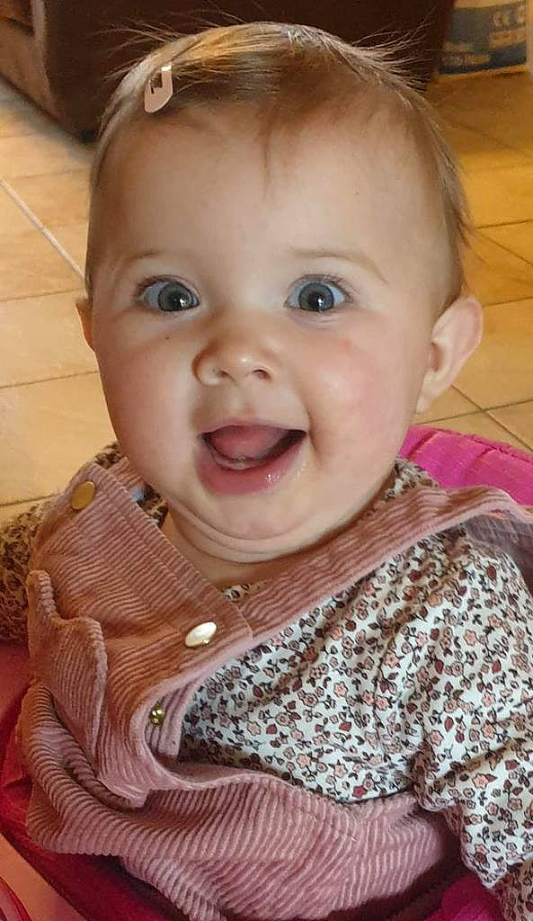 Celia participe au concours pour gagner de l'argent avec cette photo : baby_toddler_clothing, cheek, clothing, ear, eyebrow, eyelash, facial_expression, forehead, happy, human_body, iris, lip, mouth, neck, nose, person, pink, skin, sleeve, smile