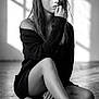 Serena a rejoint le concours — aidez-le/la à gagner de superbes lots ! barefoot, black_and_white, casual_clothing, contemplative, face, floor, hair, indoor, long_hair, monochrome, natural_light, person, portrait, shadow, sitting, sweater, texture, window_light, woman, young_adult