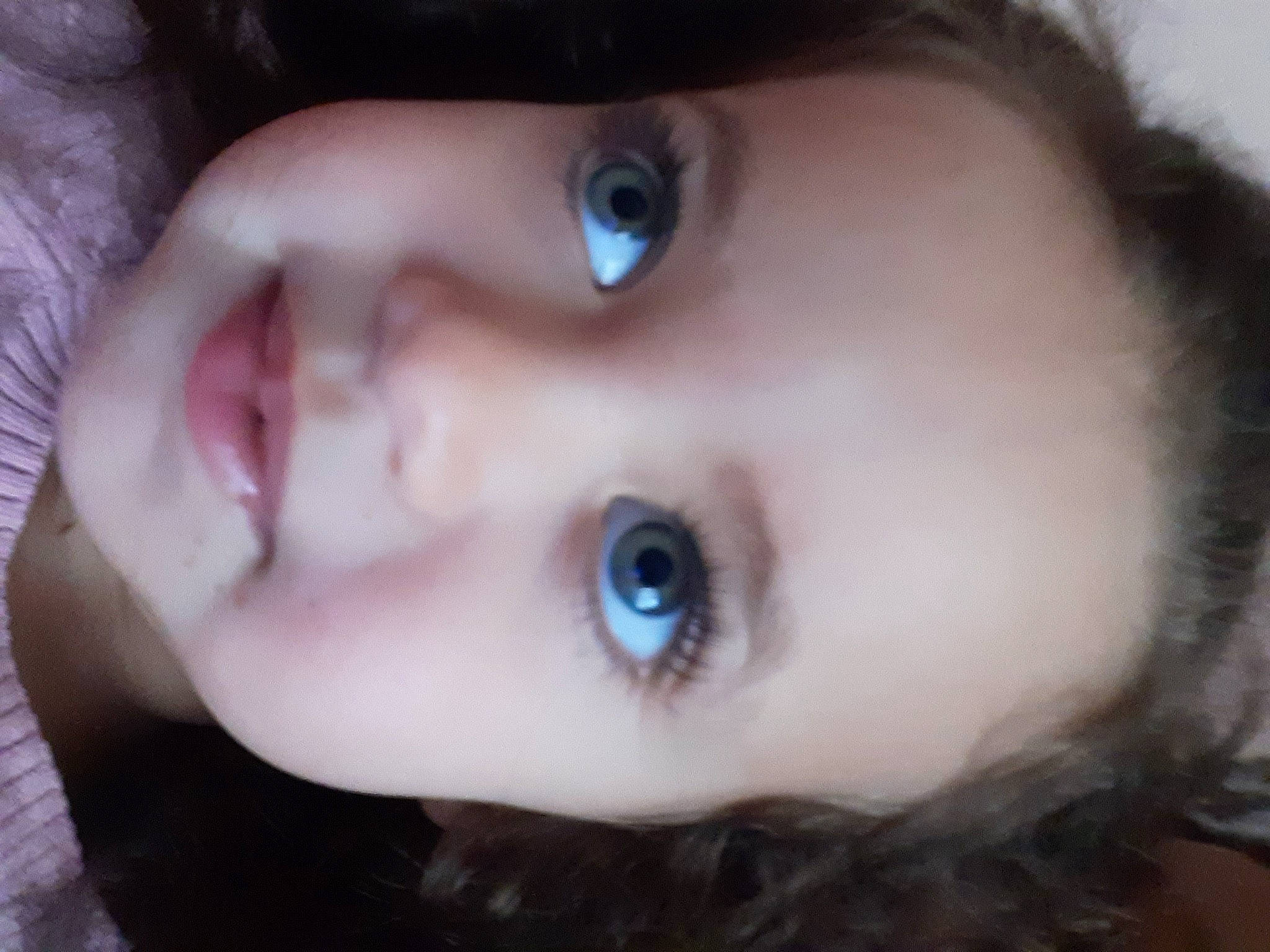 Nayla participe au concours pour gagner de l'argent avec cette photo : black_hair, cheek, close_up, ear, eyebrow, eyelash, flash_photography, forehead, human_body, iris, jaw, joy, lip, mouth, neck, no_expression, nose, person, plant, selfie