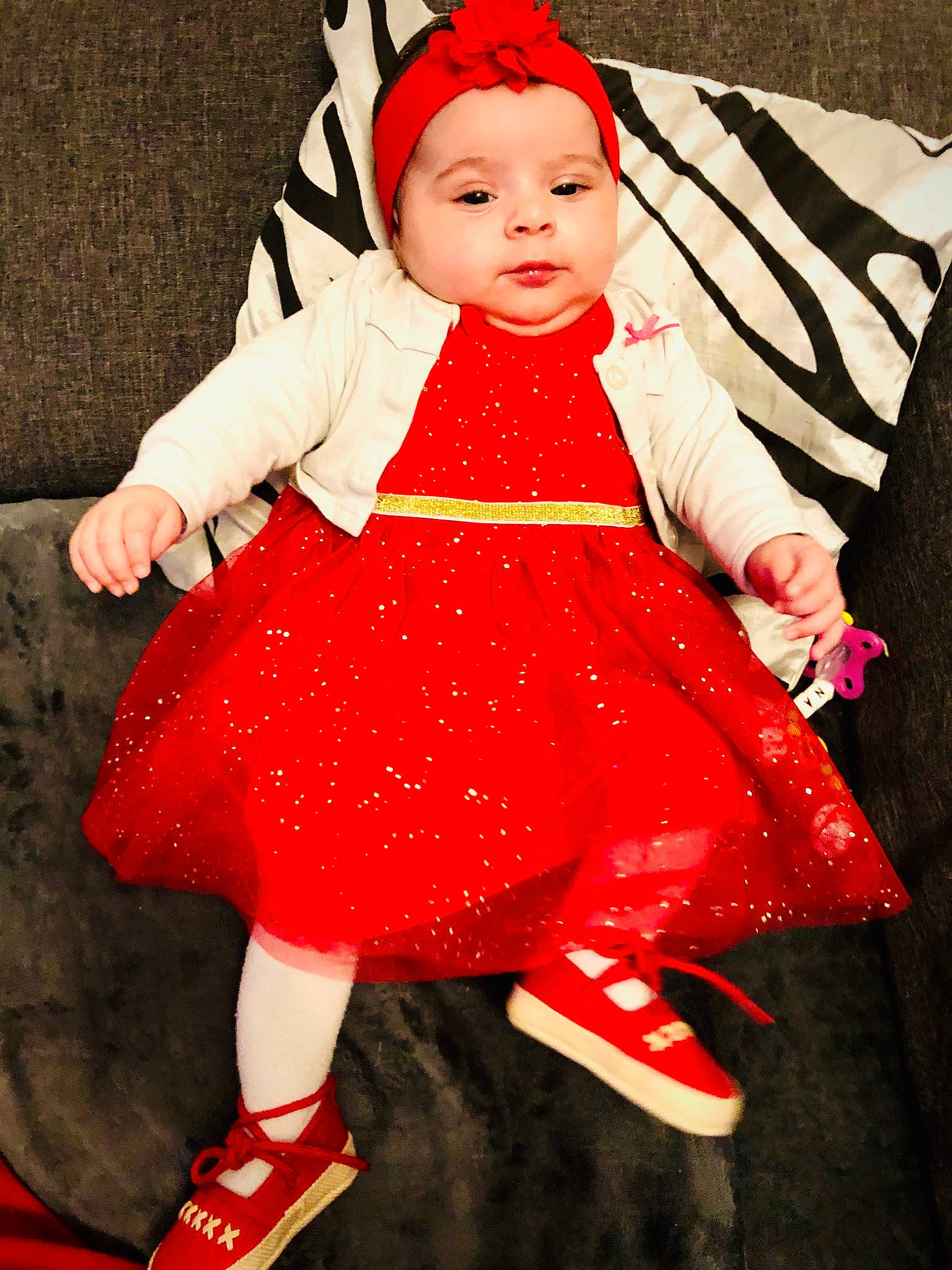 Giuliana participe au concours pour gagner de l'argent avec cette photo : baby, baby_toddler_clothing, child, costume_hat, dress, event, fictional_character, fun, happy, hat, headwear, magenta, one_piece_garment, outerwear, pattern, person, pink, red, sleeve, textile