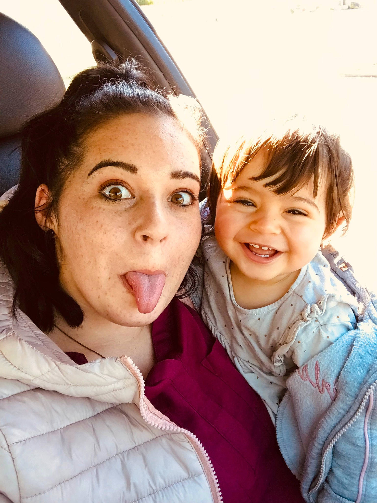 Giuliana a rejoint le concours — aidez-le/la à gagner de superbes lots ! cheek, chin, cool, eye, eyebrow, facial_expression, flash_photography, fun, gesture, hairstyle, happy, human, iris, joy, lip, mouth, neck, nose, person, skin