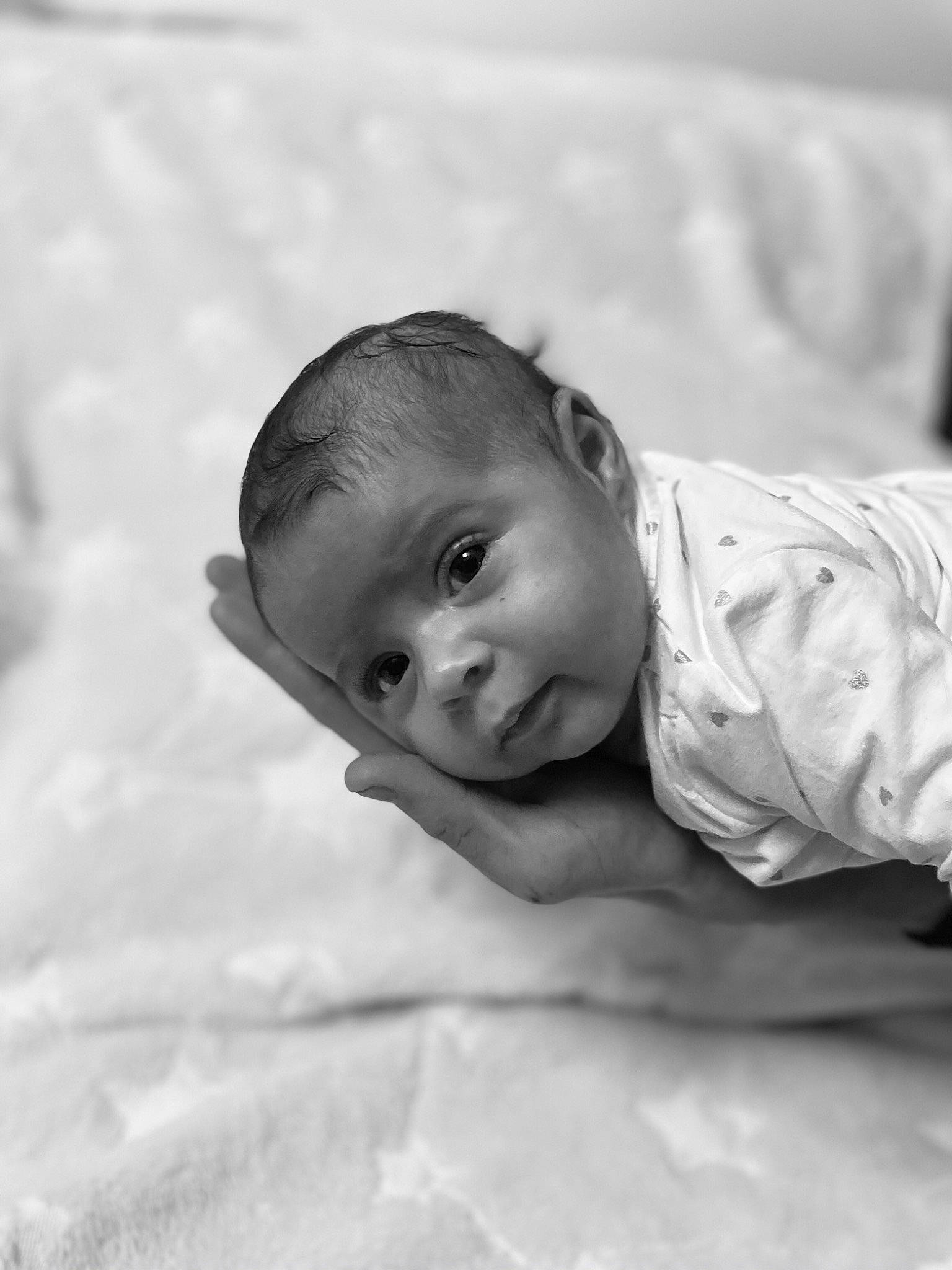 Giuliana a rejoint le concours — aidez-le/la à gagner de superbes lots ! baby, baby_crawling, baby_toddler_clothing, cheek, child, eye, eyebrow, facial_expression, iris, lip, person, portrait, portrait_photography, skin, toddler, tummy_time