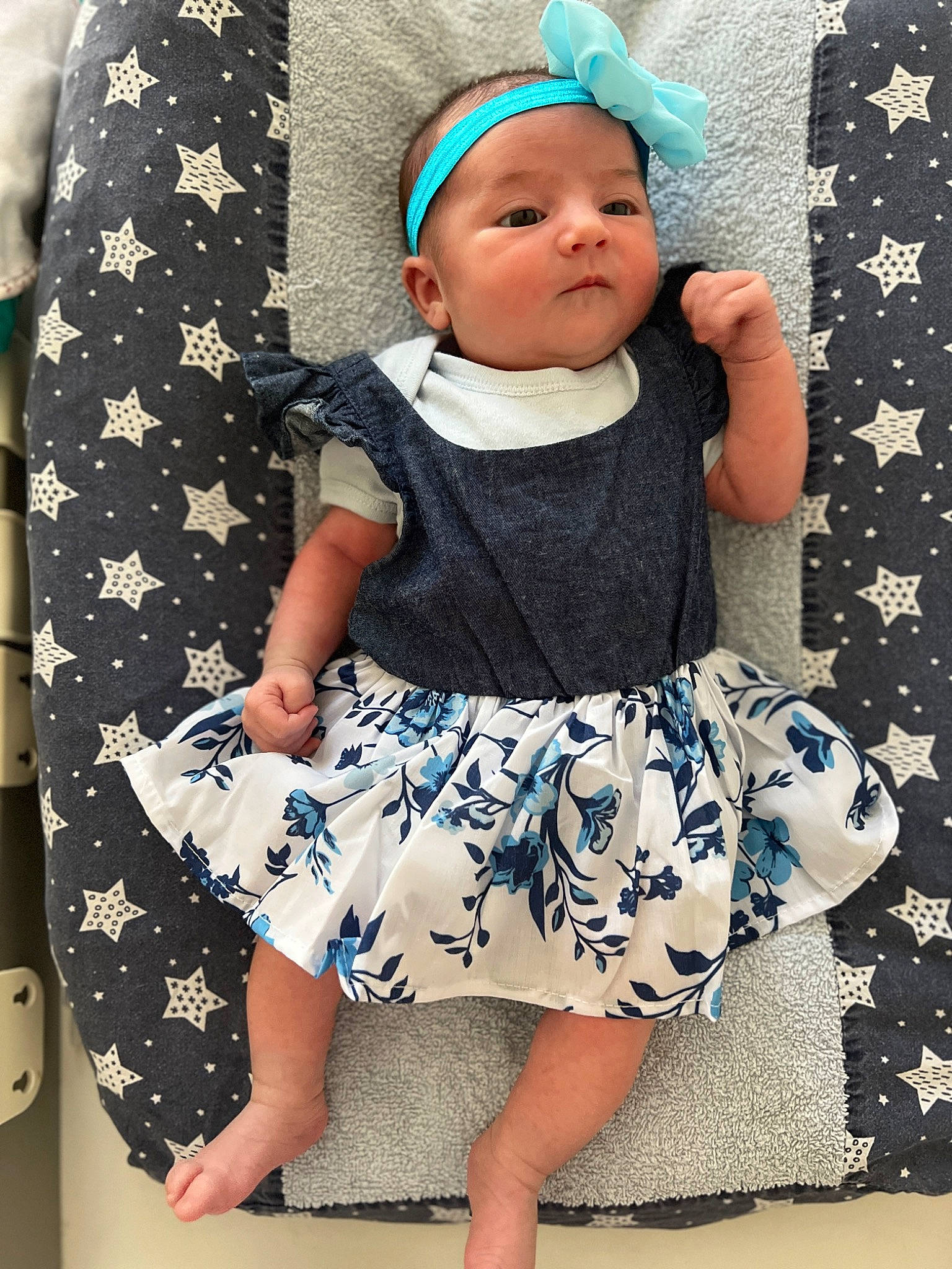 Chloé participe au concours pour gagner de l'argent avec cette photo : baby, baby_toddler_clothing, blue, cap, clothing, collar, day_dress, dress, electric_blue, one_piece_garment, outerwear, pattern, person, pink, purple, sleeve, sun_hat, t_shirt, textile, toddler