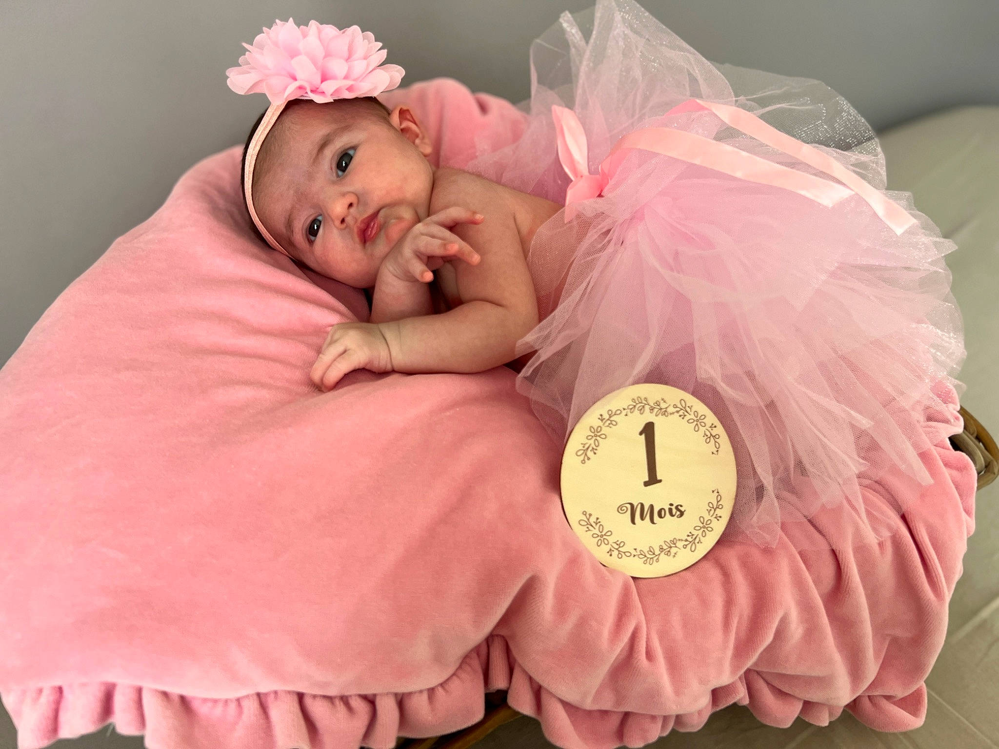 Chloé participe au concours pour gagner de l'argent avec cette photo : baby, baby_toddler_clothing, comfort, event, face, flash_photography, happy, headband, headgear, headpiece, jewellery, linens, magenta, peach, person, petal, pink, skin, textile, toddler