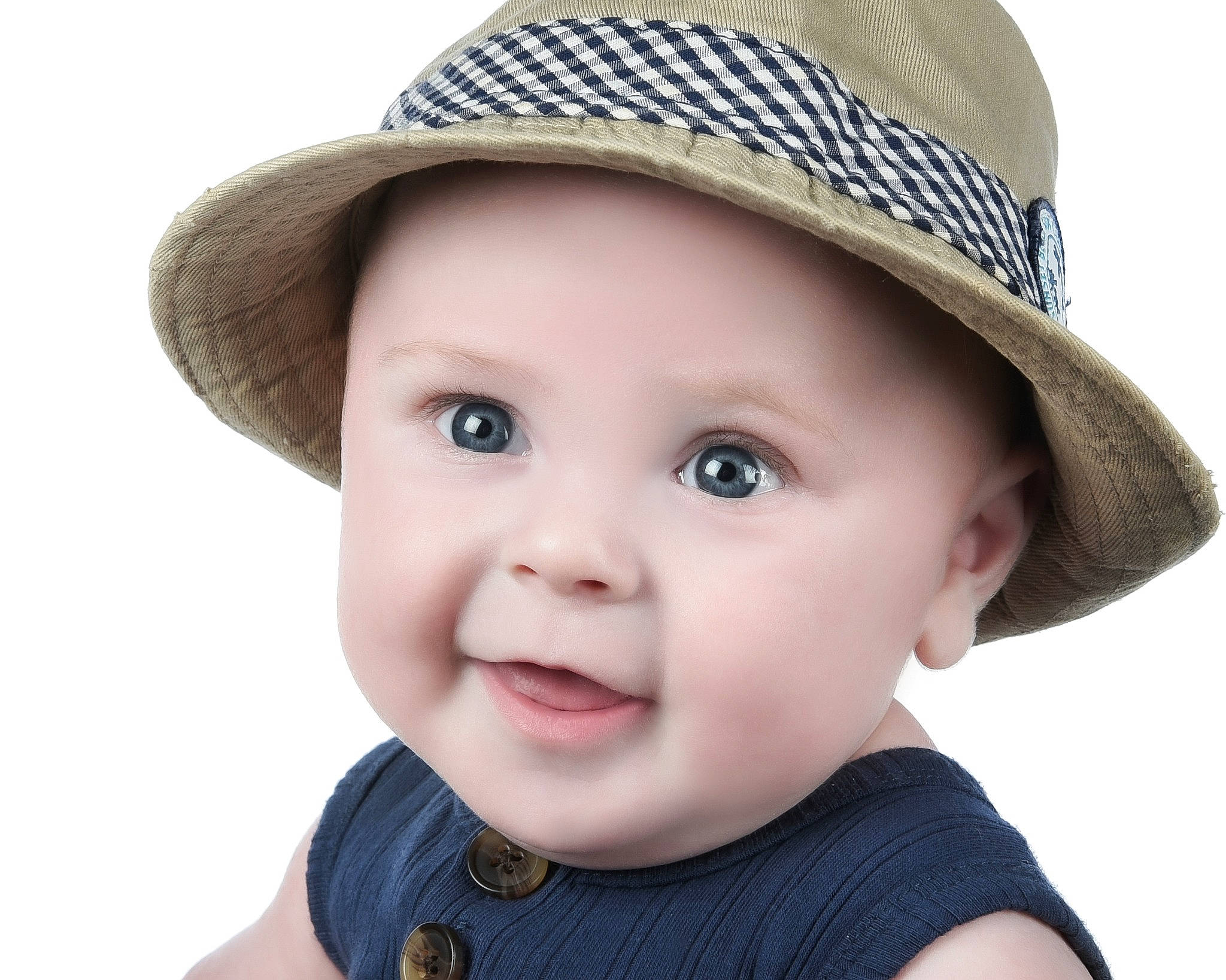 Jack is registered to the contest to win money with this photo: chin, cool, eye, face, fedora, happy, hat, head, headgear, headwear, human, lip, nose, person, photograph, product, skin, sleeve, smile, sun_hat