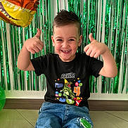 Berintan Matei participe au concours pour gagner de l'argent avec cette photo : balloon, birthday, boy, casual_clothing, celebration, child, cute, dinosaur, floor, green_streamers, hair, happy, indoor, jeans, party, portrait, smiling, thumbs_up, tshirt, young