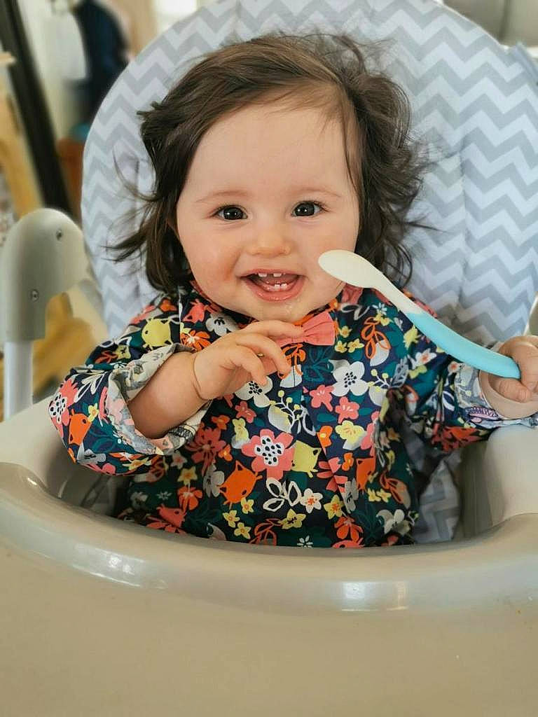 Line participe au concours pour gagner de l'argent avec cette photo : baby, cheek, child, eating, person, skin, smile, toddler