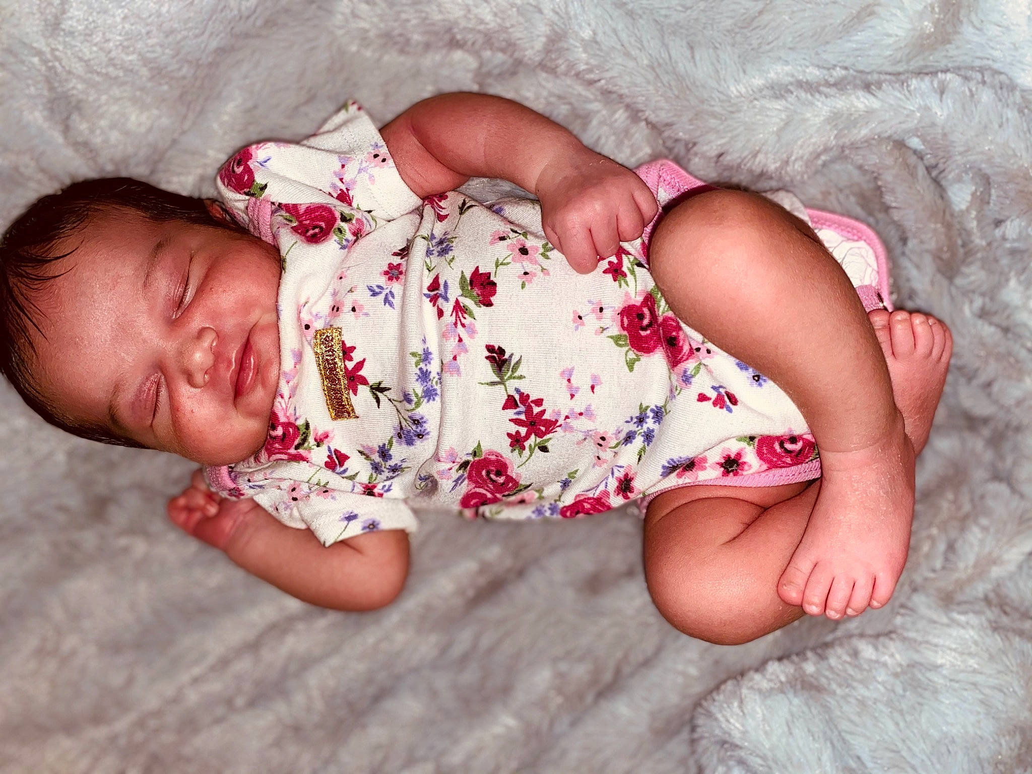 Ariya is registered to the contest to win money with this photo: baby, baby_toddler_clothing, cheek, child, comfort, finger, hand, head, human_body, leg, linens, mouth, muscle, person, pink, skin, sleeve, stomach, textile, thigh