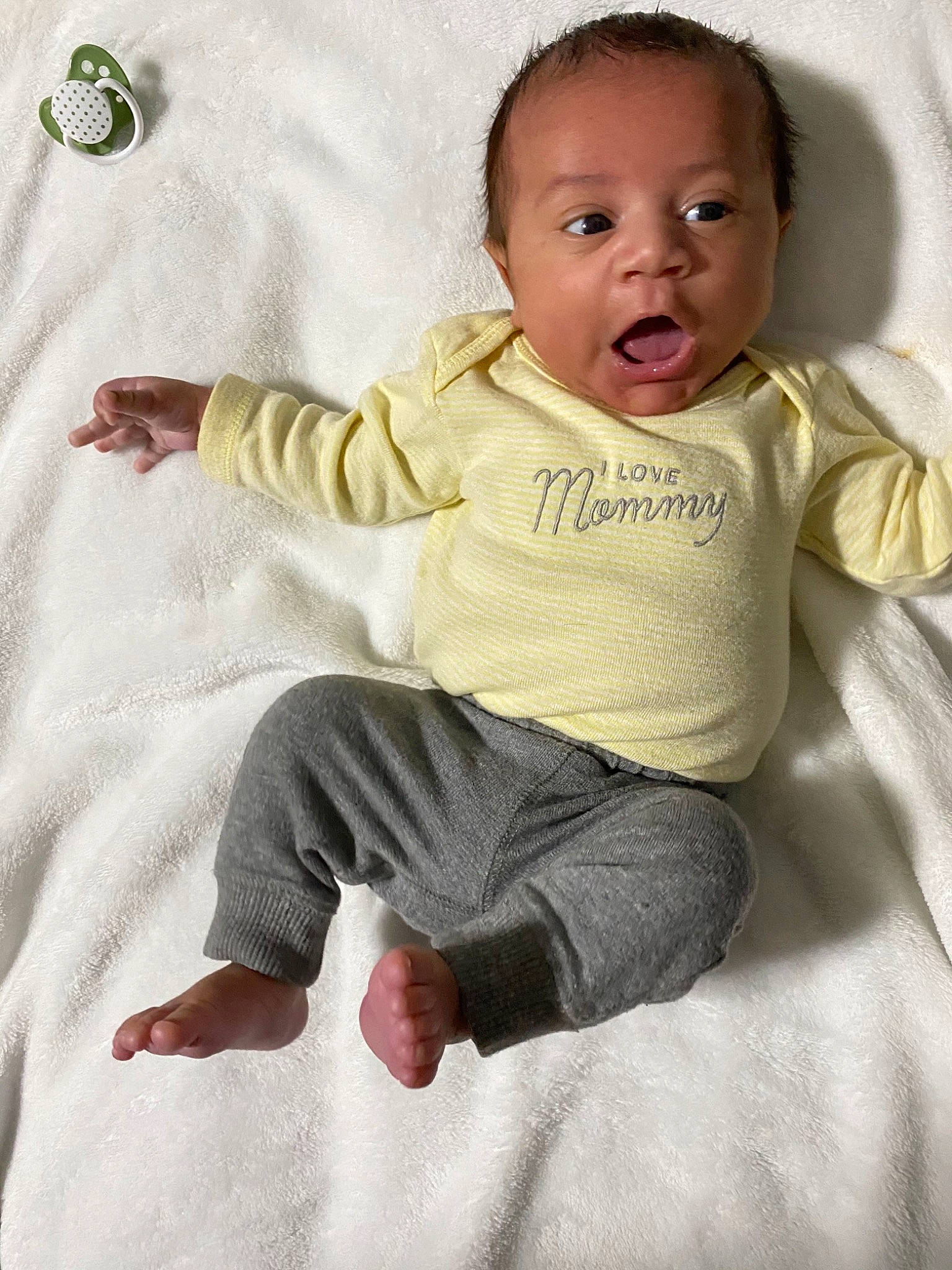 Savon is registered to the contest to win money with this photo: ankle, baby, baby_toddler_clothing, barefoot, cheek, child, comfort, finger, foot, hand, linens, mouth, person, skin, sleeve, sock, sole, thumb, toddler, toe
